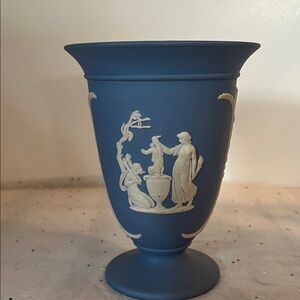 Wedgwood blue Jasperware cameo vase by Wedgwood. Vintage.